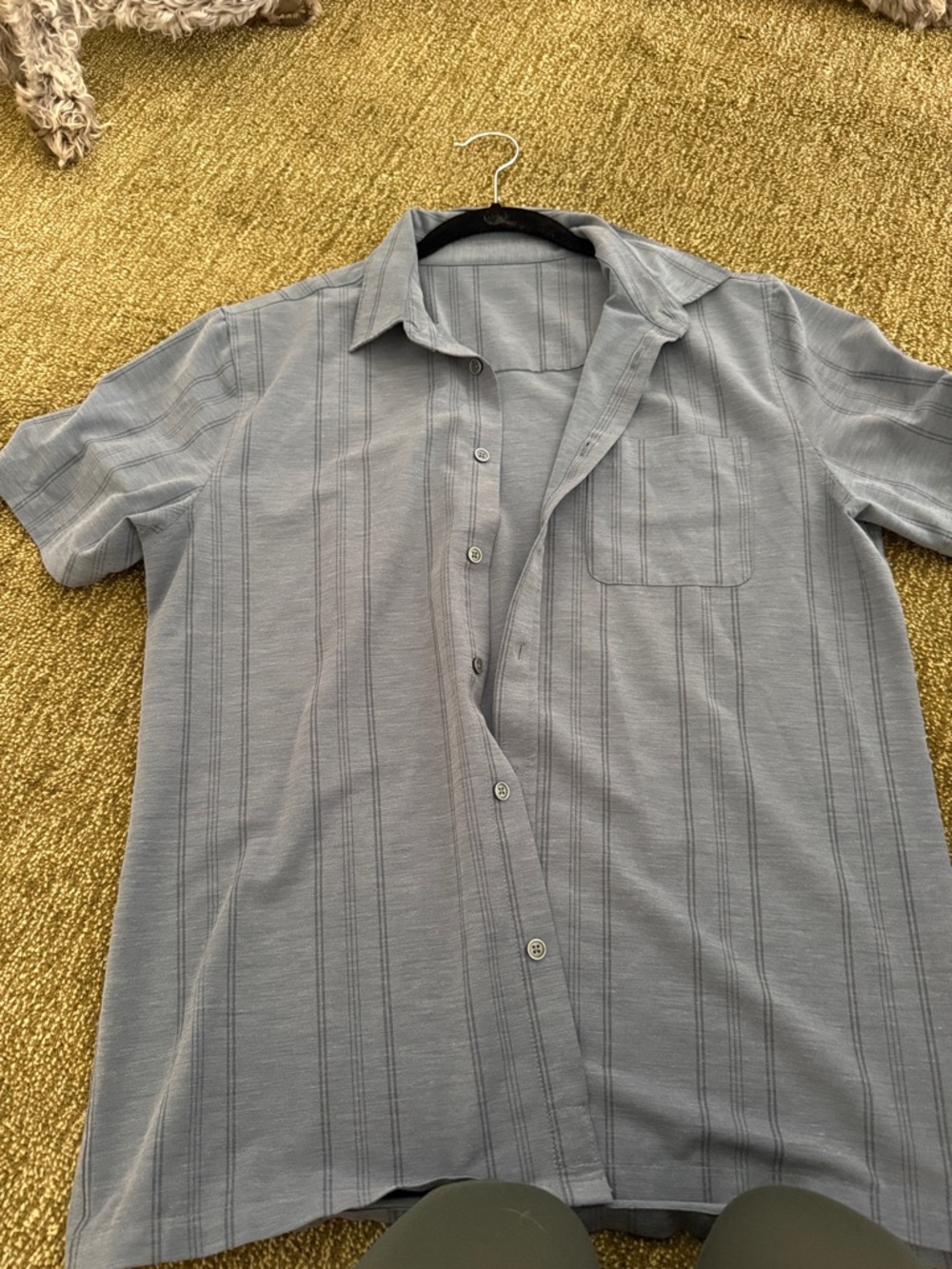 Vuori Men's Short-Sleeve Button-Down Shirt in Light Gray with Subtle Stripes